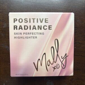 Mally Positive Radiance Skin Perfecting Highlighter, Sparkling Champagne .16 oz.